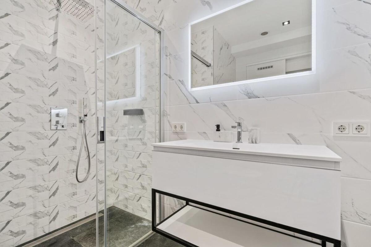 Appartement De Luxe 1 Chambre A Coucher, Centre Commercial, Piscine Et Fitness Lussemburgo Esterno foto